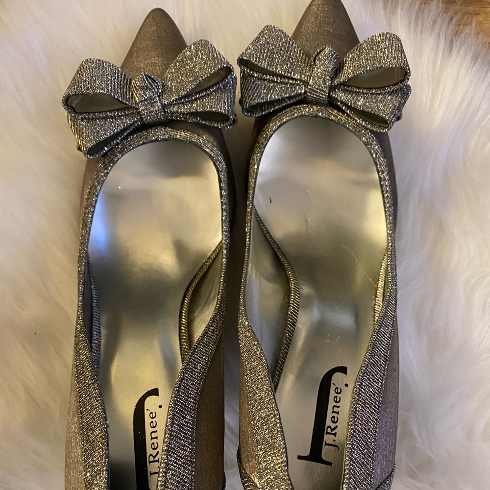 J.Renee Metallic Silver Bow Pumps